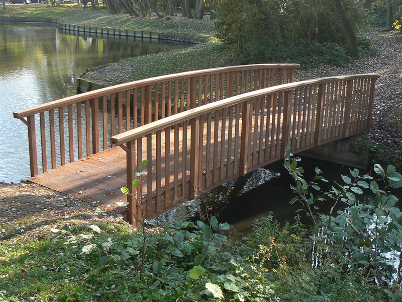 Passerelles mixte bois / métal piétonne Marcanterra Bois et Plantes Ouvrages extérieurs en